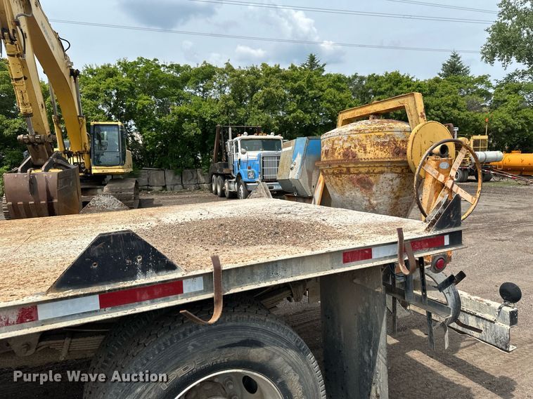 image for item EB2679 2003 Chevrolet Kodiak flatbed truck