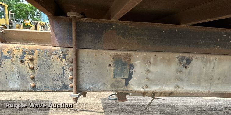 image for item EB2679 2003 Chevrolet Kodiak flatbed truck