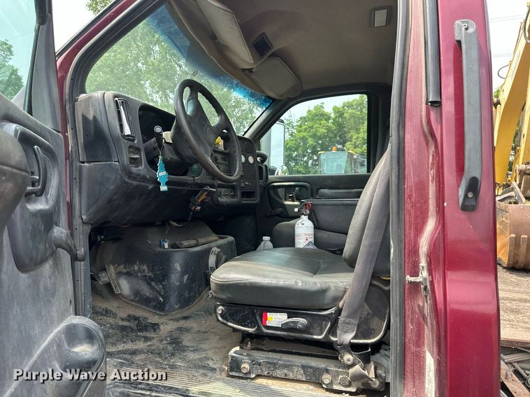 image for item EB2679 2003 Chevrolet Kodiak flatbed truck