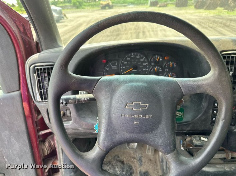 image for item EB2679 2003 Chevrolet Kodiak flatbed truck