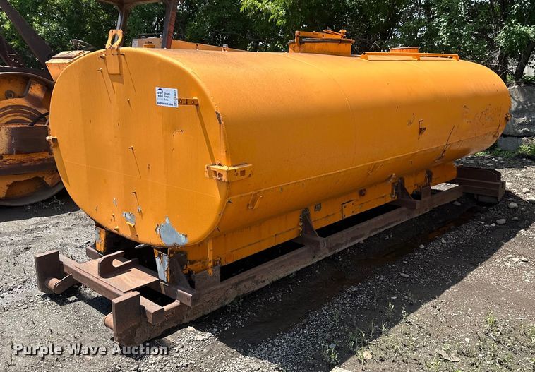 image for item EB2681 Roll-off oil tank