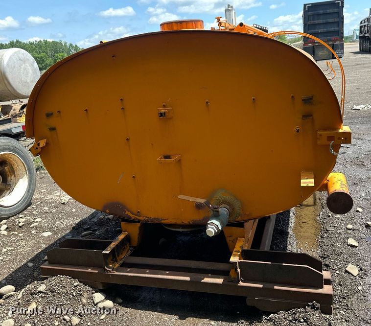 image for item EB2681 Roll-off oil tank