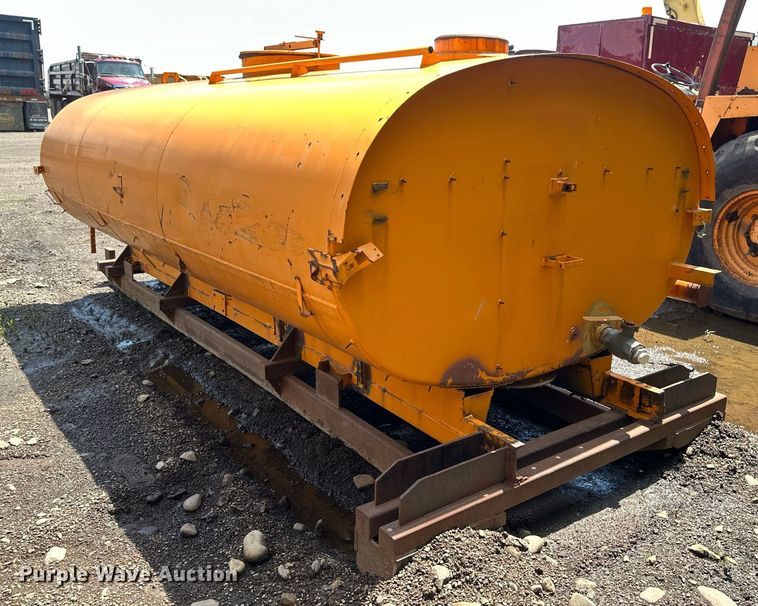 image for item EB2681 Roll-off oil tank