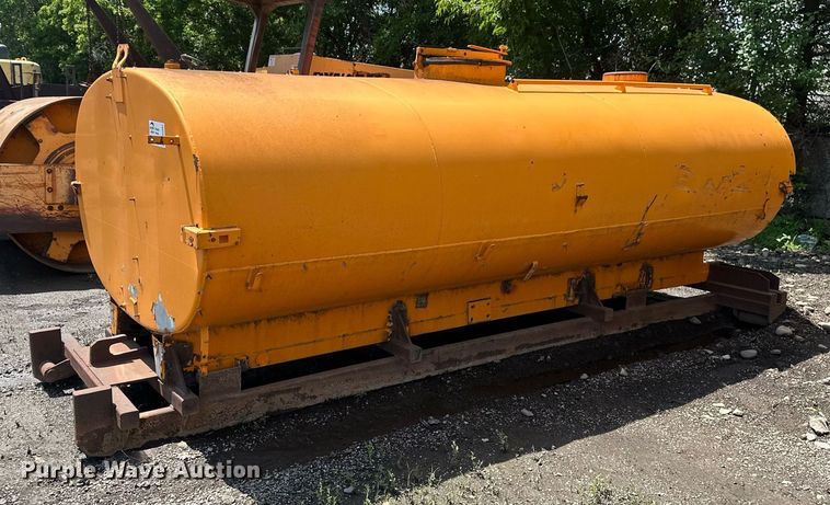 image for item EB2681 Roll-off oil tank