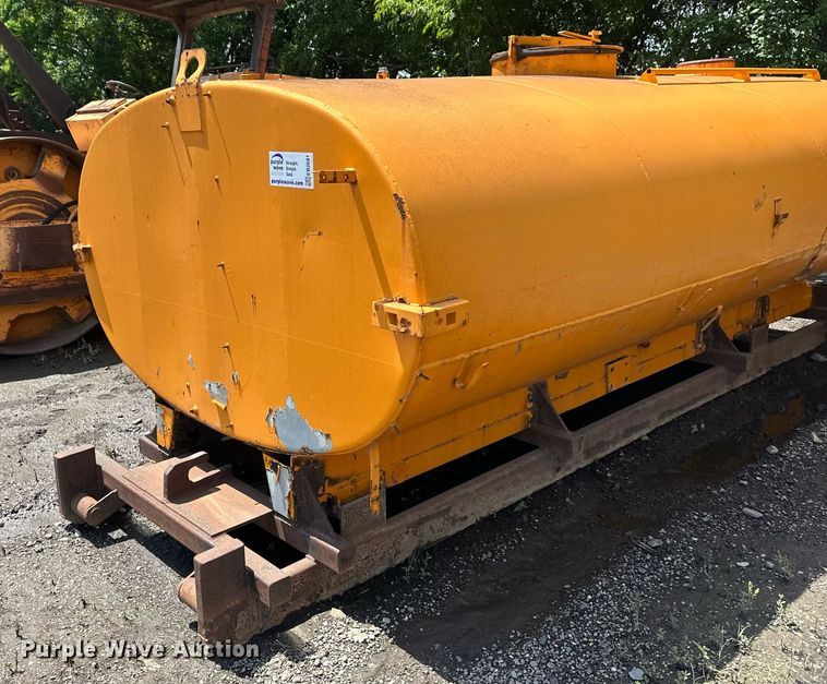 image for item EB2681 Roll-off oil tank