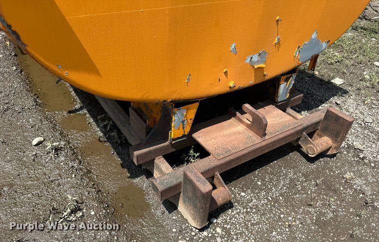 image for item EB2681 Roll-off oil tank