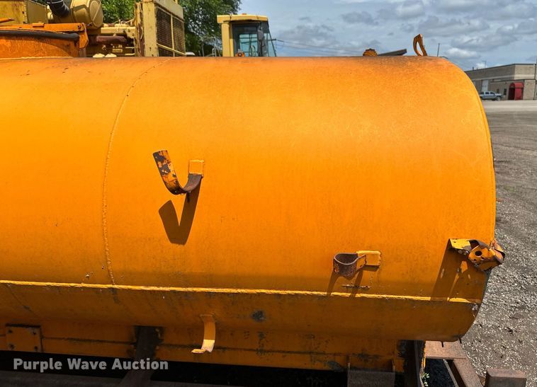 image for item EB2681 Roll-off oil tank