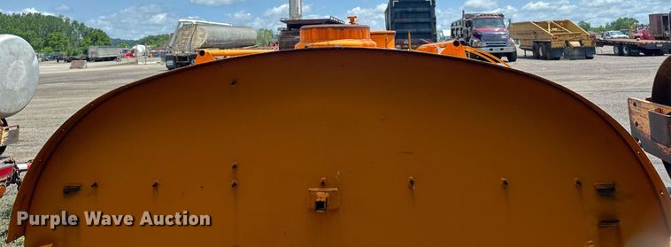 image for item EB2681 Roll-off oil tank