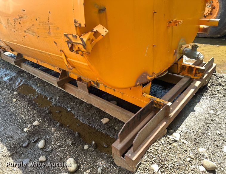 image for item EB2681 Roll-off oil tank