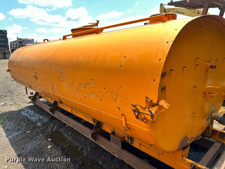 image for item EB2681 Roll-off oil tank