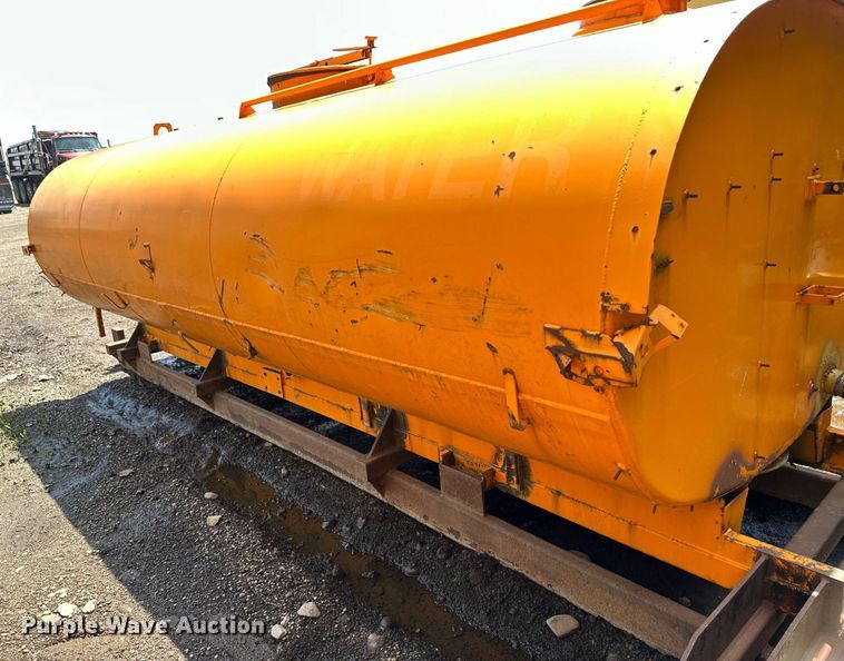 image for item EB2681 Roll-off oil tank