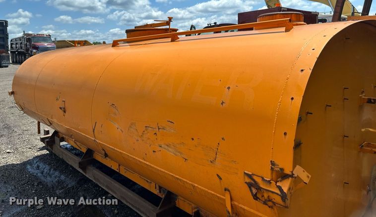 image for item EB2681 Roll-off oil tank