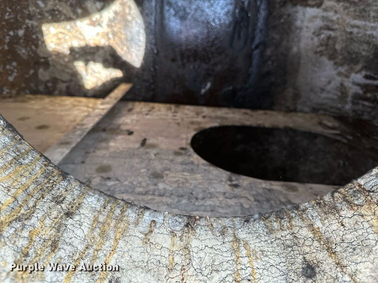 image for item EB2681 Roll-off oil tank