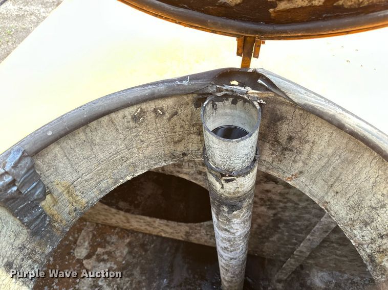 image for item EB2681 Roll-off oil tank