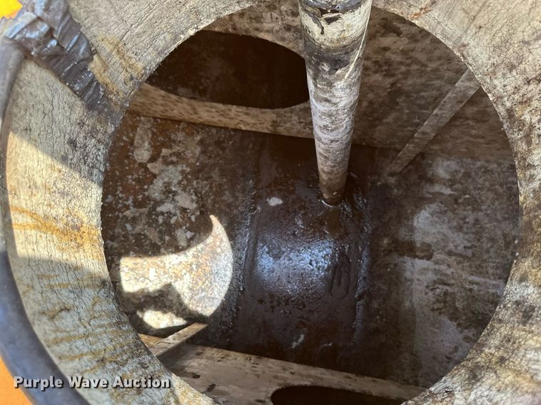 image for item EB2681 Roll-off oil tank