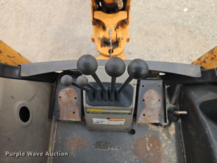 image for item EB8132 2007 Case 580 Super M backhoe