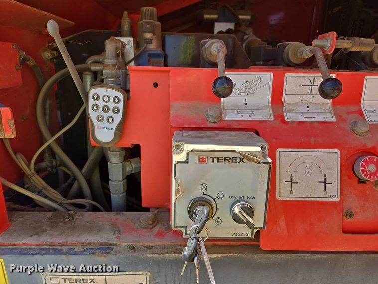 image for item EC1055 2013 Terex 693 Plus Supertrak screening plant