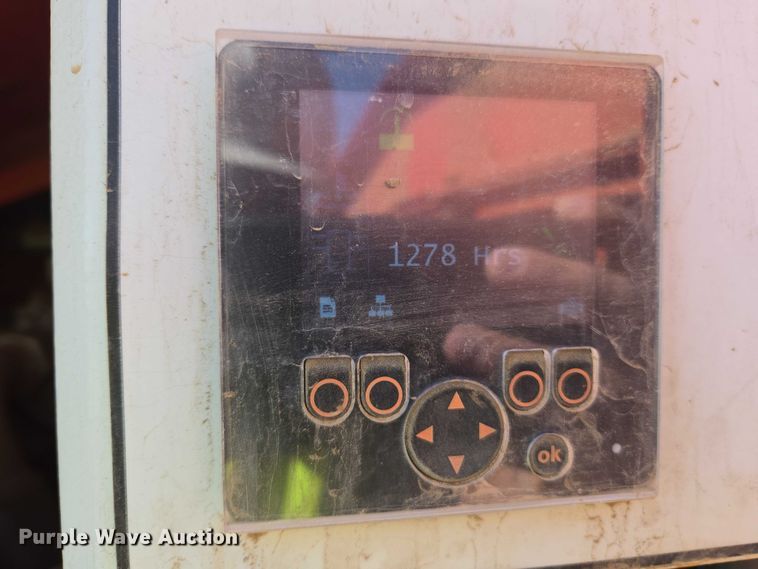 image for item EC1055 2013 Terex 693 Plus Supertrak screening plant