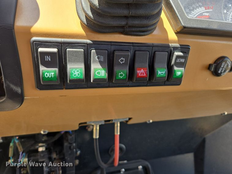 image for item EC1061 2022 Tuatara 1000EFI utility vehicle