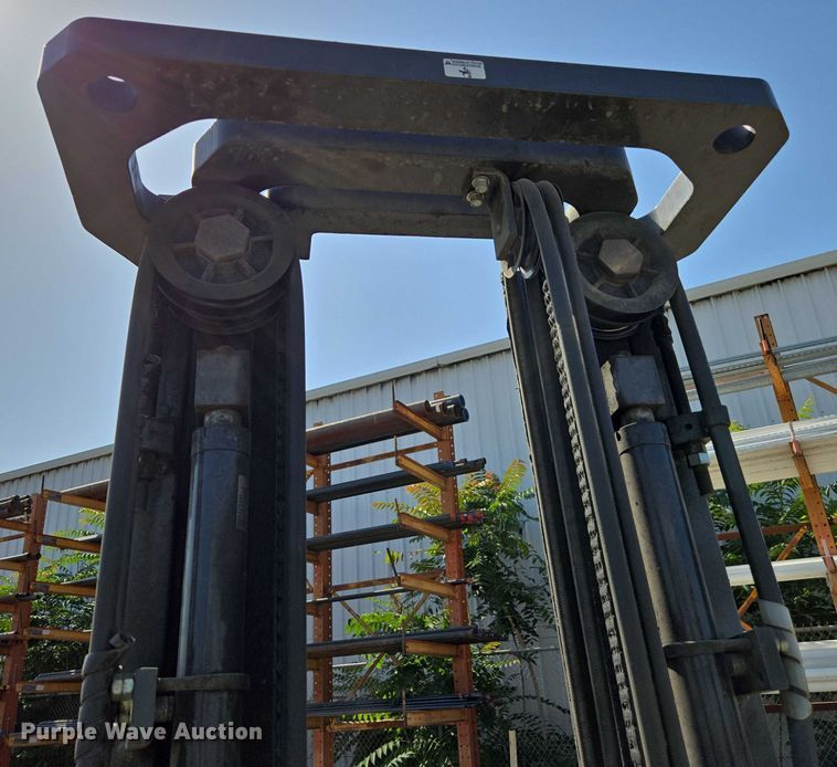 image for item EC1068 2017 UniCarriers CFS40 forklift