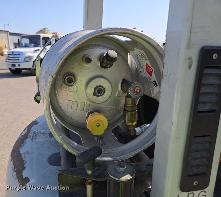 image for item EC1068 2017 UniCarriers CFS40 forklift