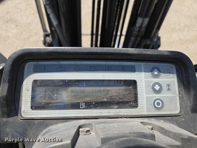 image for item EC1068 2017 UniCarriers CFS40 forklift