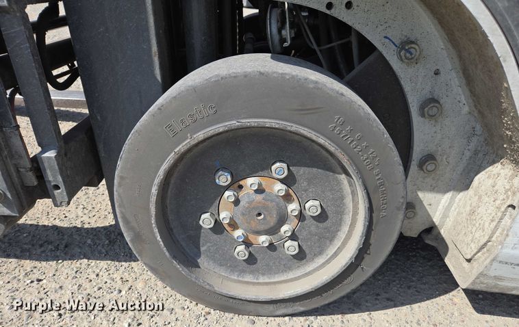 image for item EC1068 2017 UniCarriers CFS40 forklift