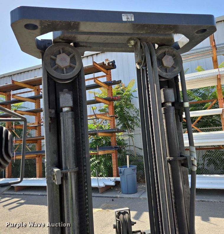 image for item EC1069 2017 UniCarriers CFS40 forklift