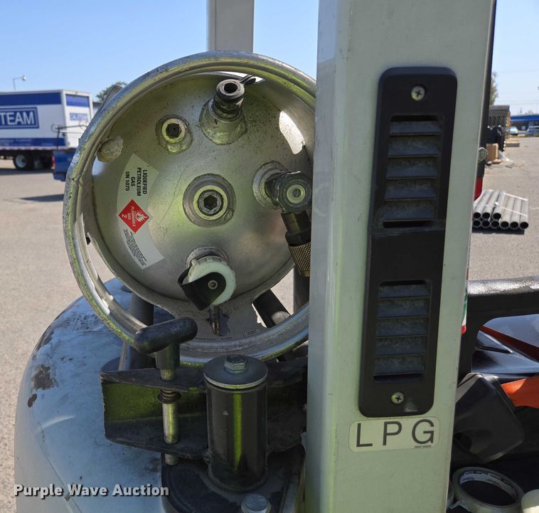 image for item EC1069 2017 UniCarriers CFS40 forklift