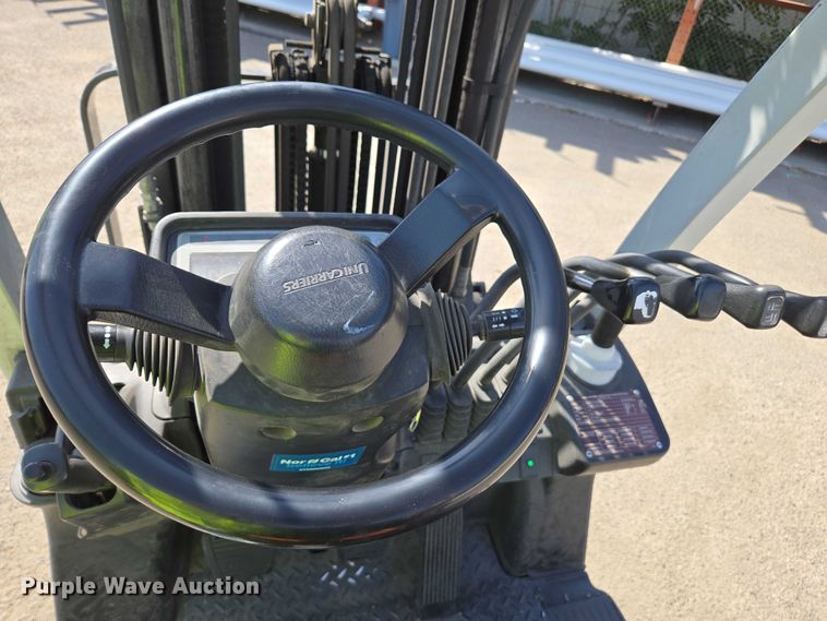 image for item EC1069 2017 UniCarriers CFS40 forklift