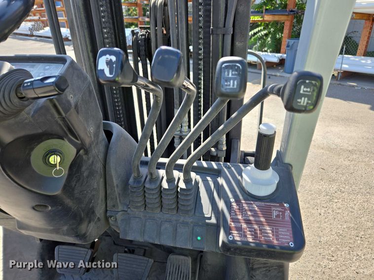 image for item EC1069 2017 UniCarriers CFS40 forklift