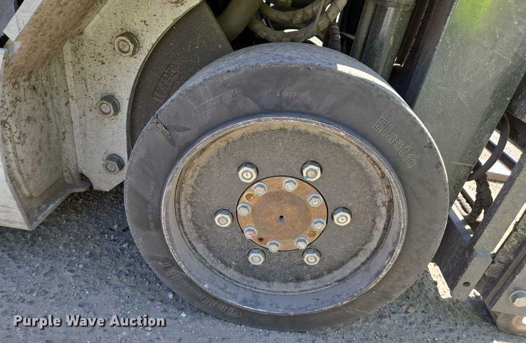 image for item EC1069 2017 UniCarriers CFS40 forklift