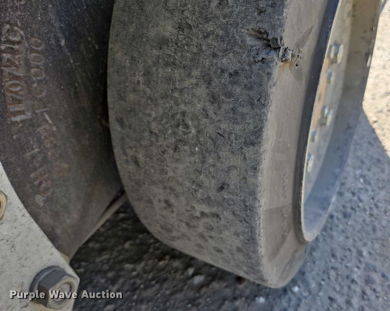 image for item EC1069 2017 UniCarriers CFS40 forklift