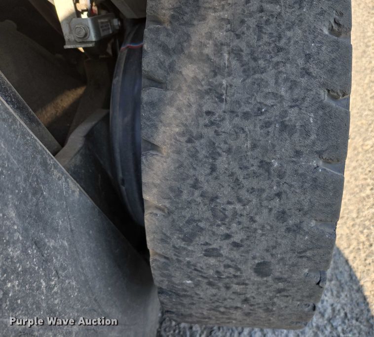 image for item EC1070 2014 Nissan MP1F2A25LV forklift