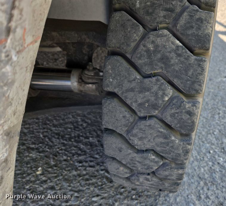 image for item EC1070 2014 Nissan MP1F2A25LV forklift