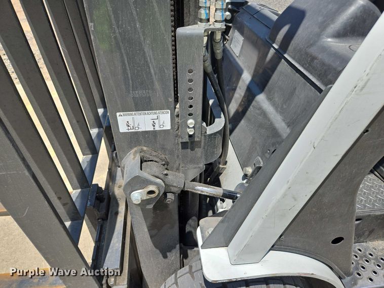 image for item EC1071 2015 Nissan AF35 forklift