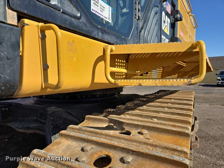 image for item EC1073 2017 Caterpillar 374F L excavator