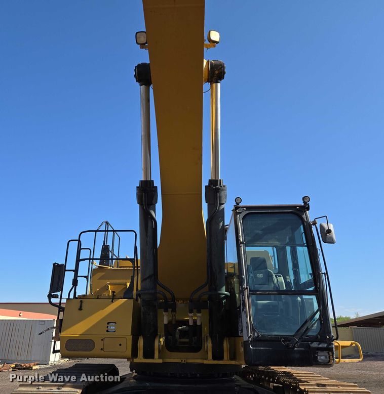 image for item EC1073 2017 Caterpillar 374F L excavator