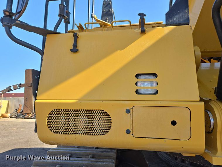 image for item EC1073 2017 Caterpillar 374F L excavator