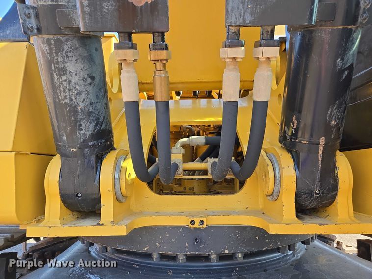 image for item EC1073 2017 Caterpillar 374F L excavator