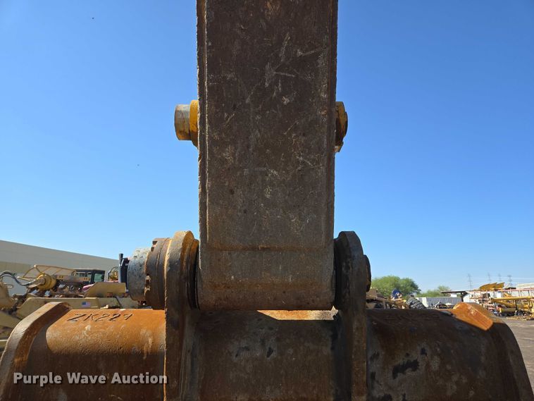 image for item EC1073 2017 Caterpillar 374F L excavator