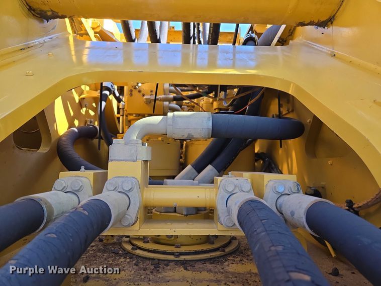 image for item EC1073 2017 Caterpillar 374F L excavator