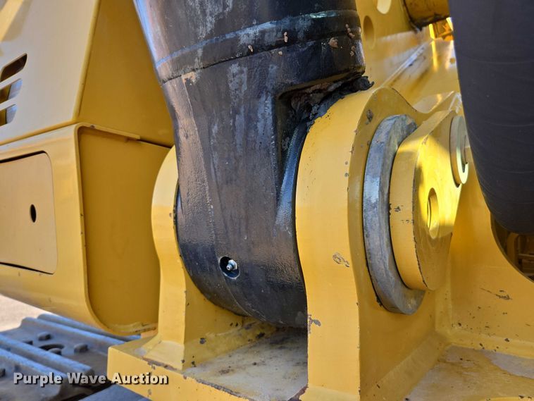 image for item EC1073 2017 Caterpillar 374F L excavator