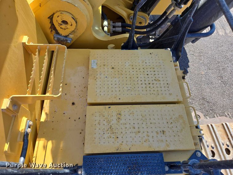 image for item EC1073 2017 Caterpillar 374F L excavator