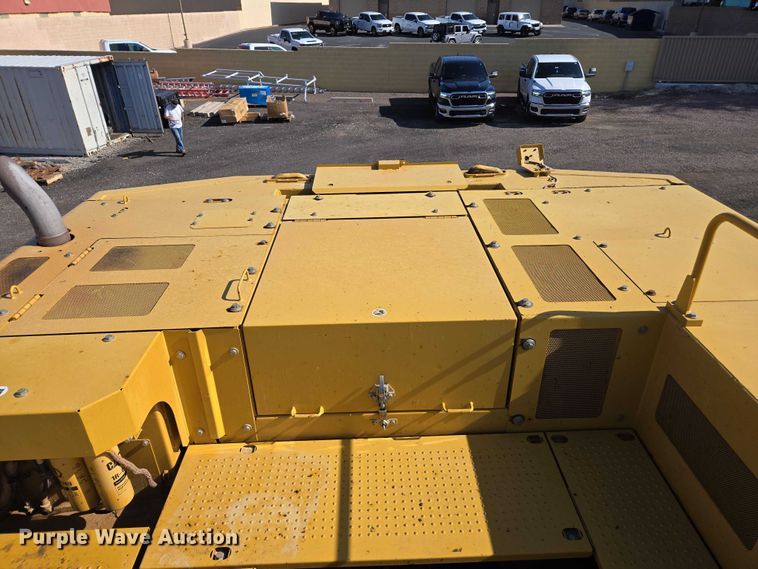 image for item EC1073 2017 Caterpillar 374F L excavator