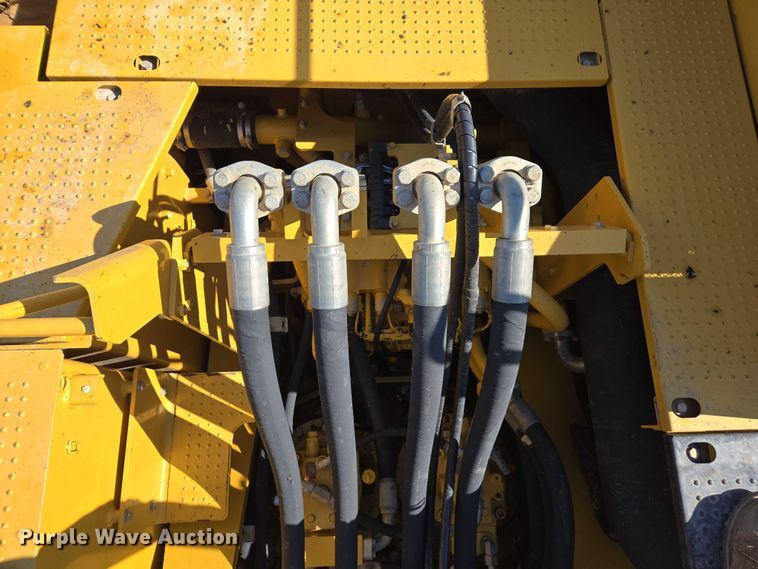 image for item EC1073 2017 Caterpillar 374F L excavator