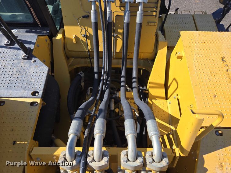 image for item EC1073 2017 Caterpillar 374F L excavator