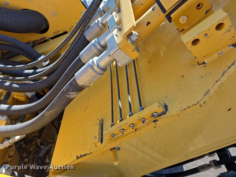 image for item EC1073 2017 Caterpillar 374F L excavator