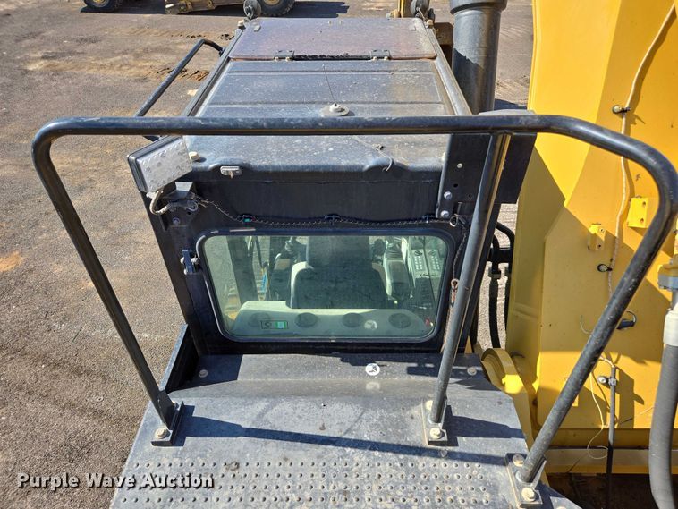 image for item EC1073 2017 Caterpillar 374F L excavator