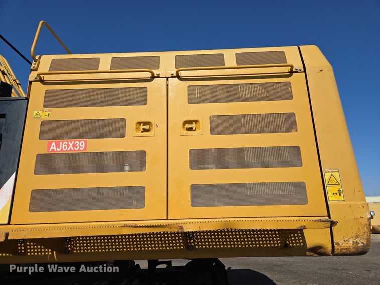 image for item EC1073 2017 Caterpillar 374F L excavator